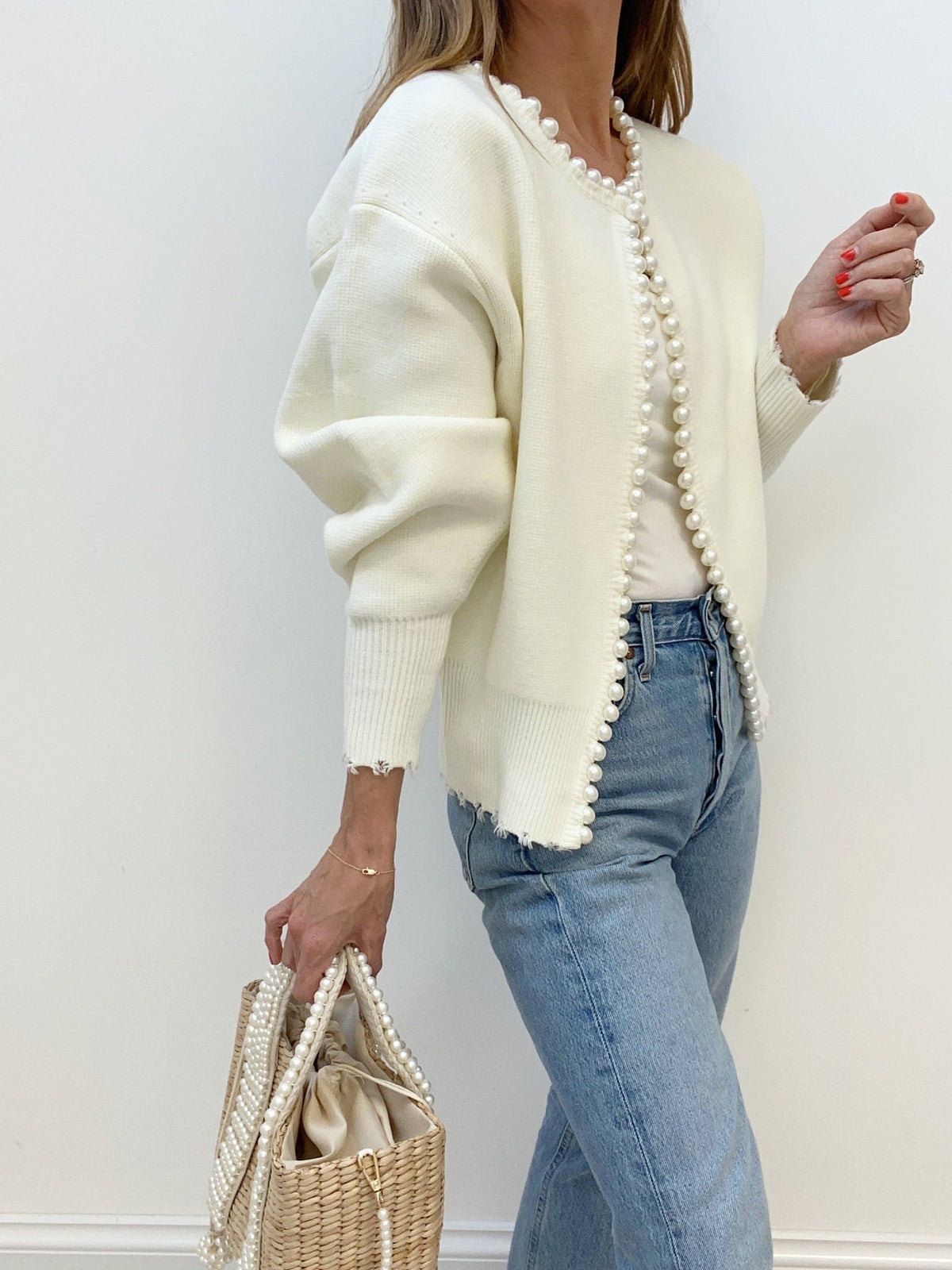 Blanca • Chaqueta De Punto Con Perlas Y Bajo Deshilachado