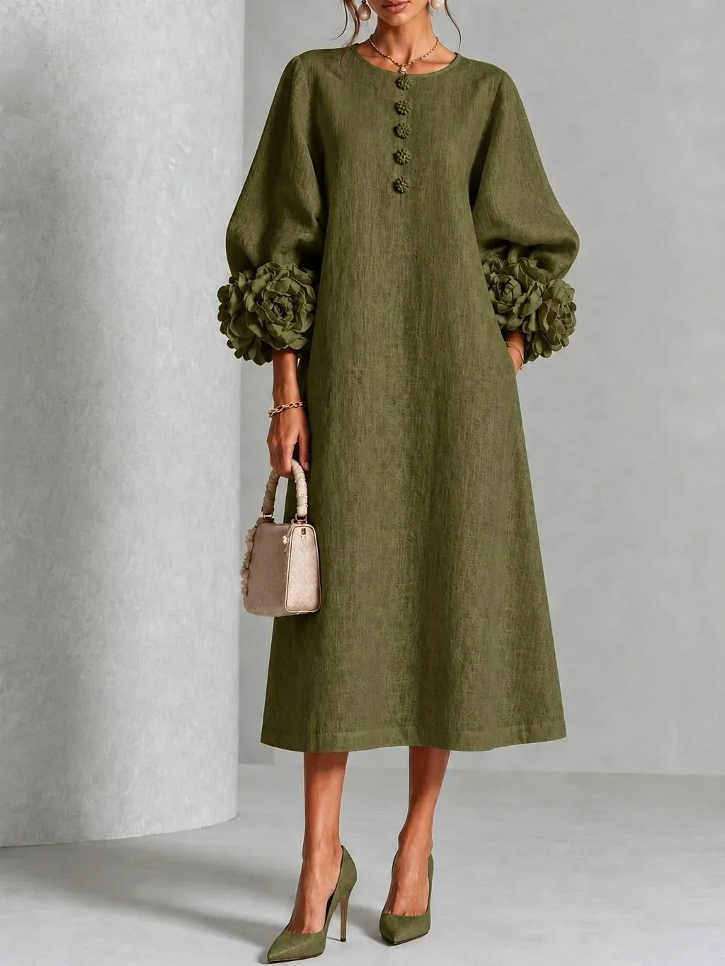 Mireia • Vestido Midi Kaftán Con Cuello En V Y Puños De Flores En Relieve