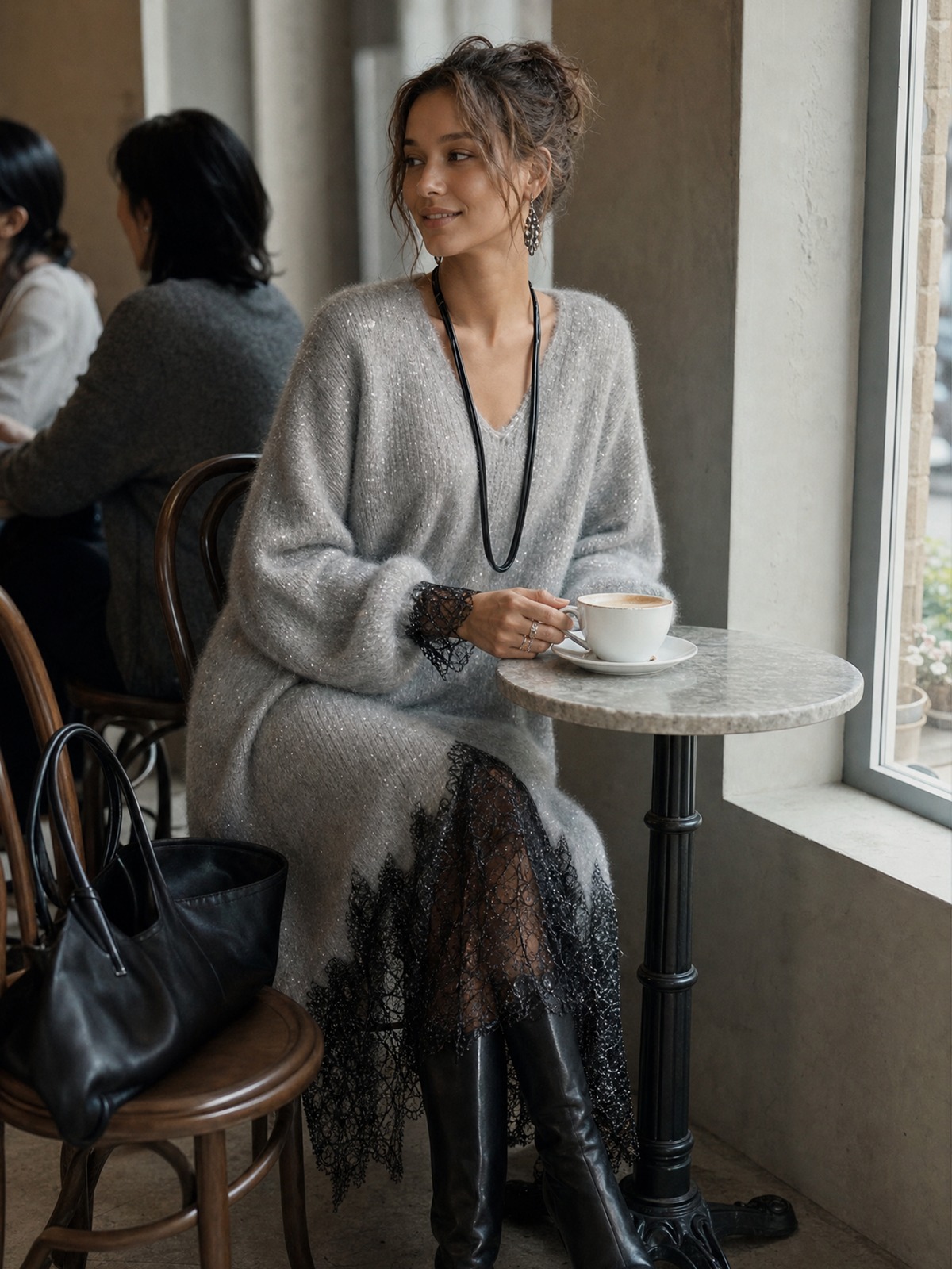 Vega • Vestido Midi De Punto Con Bajo De Encaje